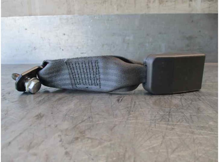 Recambio de enganche cinturon trasero derecho para mitsubishi space star monospace (dg_a) 1.3 16v (dg1a) referencia OEM IAM 3190