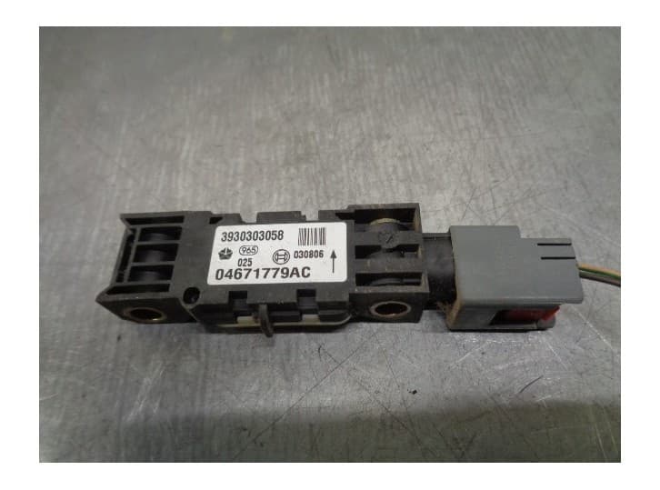 Recambio de sensor impacto para jeep commander 3.0 crd cat referencia OEM IAM 04671779AC 3327303058 BOSCH