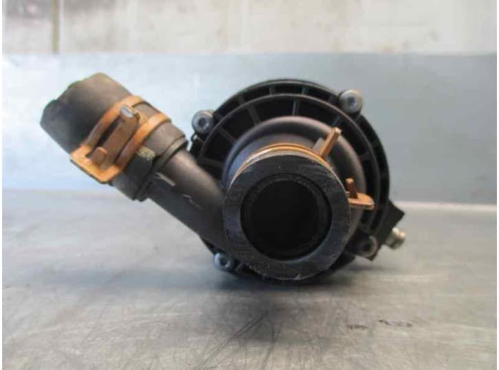 Recambio de bomba agua para opel movano b furgoneta (x62) 2.3 cdti fwd (fv) referencia OEM IAM 0392023000 BOSCH