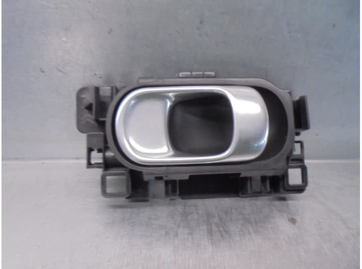 Recambio de maneta interior delantera izquierda para citroën c3 iii (sx) 1.2 vti 82 referencia OEM IAM 98012886VV 5 PUERTAS