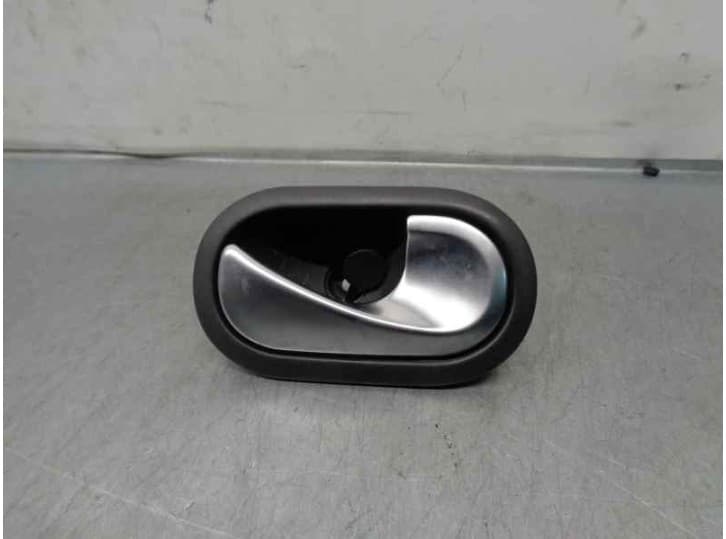 Recambio de maneta interior delantera derecha para renault twingo ii (cn0_) 1.5 dci (cn0e) referencia OEM IAM 8200028486