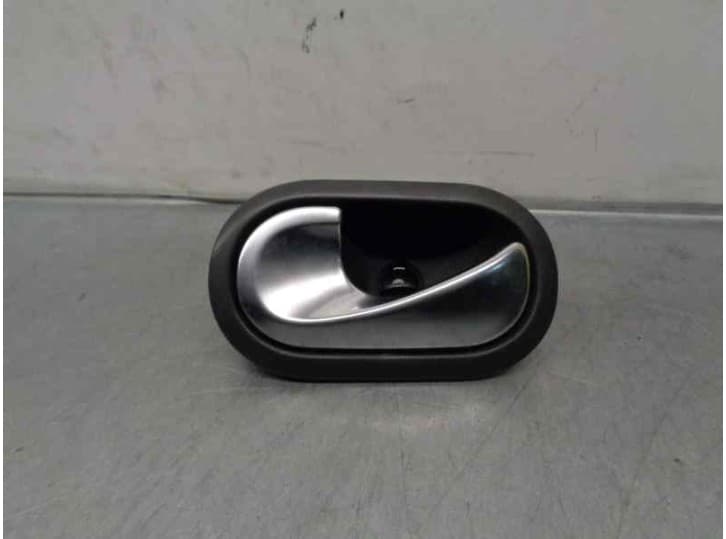 Recambio de maneta interior delantera izquierda para renault twingo ii (cn0_) 1.5 dci (cn0e) referencia OEM IAM 8200028487