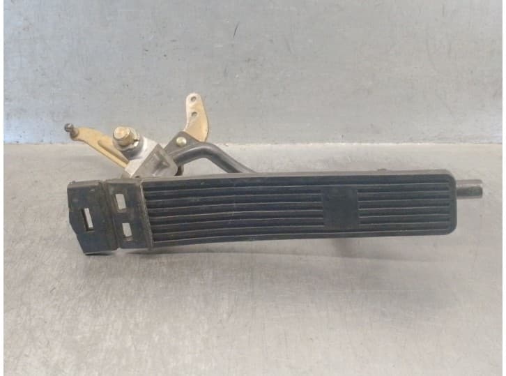 Recambio de pedal acelerador para mercedes-benz /8 (w114) 280 (114.060) referencia OEM IAM A1233000204 A1233000204