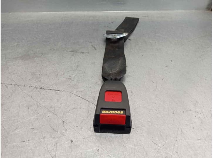 Recambio de enganche cinturon trasero derecho para ford escort cabrio xr3i referencia OEM IAM TRA DER 2 PUERTAS