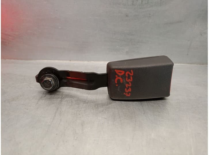 Recambio de enganche cinturon delantero derecho para hyundai h350 furgoneta 2.5 crdi referencia OEM IAM 8988959600TRY