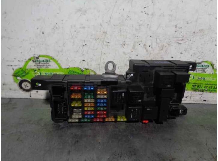 Recambio de caja reles / fusibles para volvo s60 i (384) d5 referencia OEM IAM 518828009