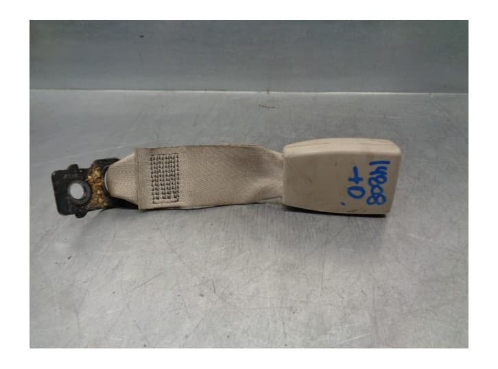 Recambio de enganche cinturon trasero derecho para hyundai sonata v (nf) 2.0 crdi referencia OEM IAM 898403K011QS TRAS DER.