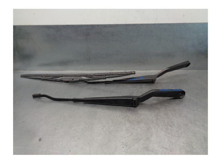 Recambio de brazo limpia delantero derecho para ford puma (ec_) 1.7 16v referencia OEM IAM 1049329 1049329