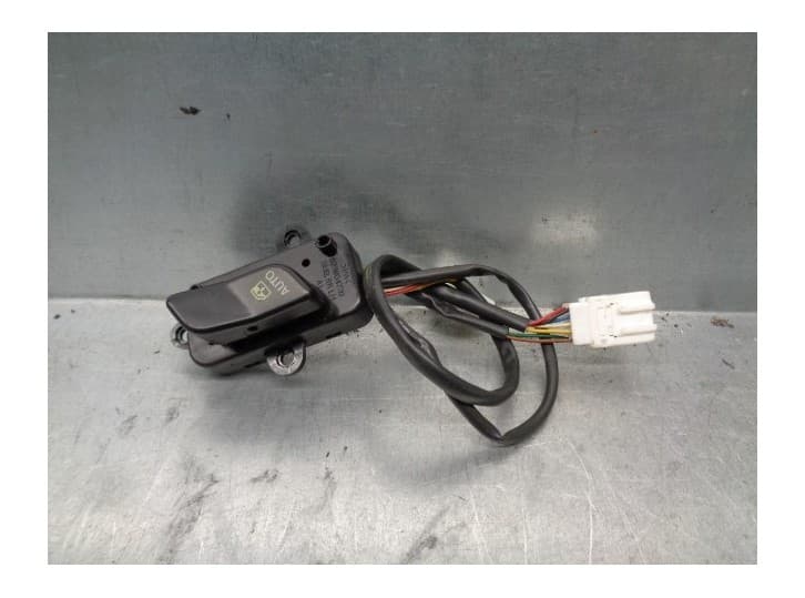 Recambio de mando elevalunas trasero izquierdo para kia opirus (gh) 3.5 referencia OEM IAM 621W04720