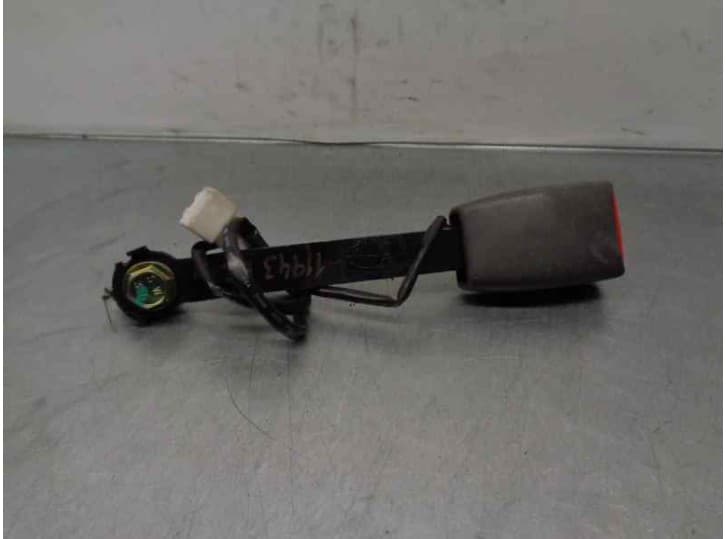 Recambio de enganche cinturon delantero izquierdo para ssangyong rodius i 2.7 xdi referencia OEM IAM 7466121000AC0
