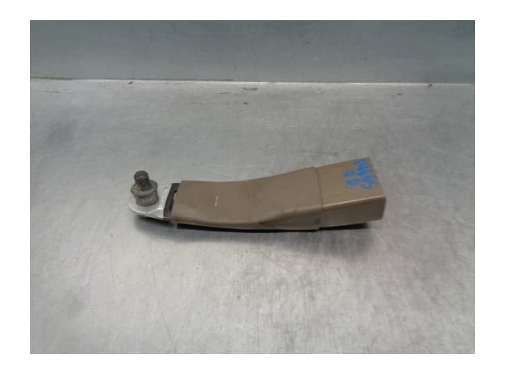 Recambio de enganche cinturon delantero derecho para dodge journey 2.0 crd referencia OEM IAM 1AN221K7AB DEL DER.