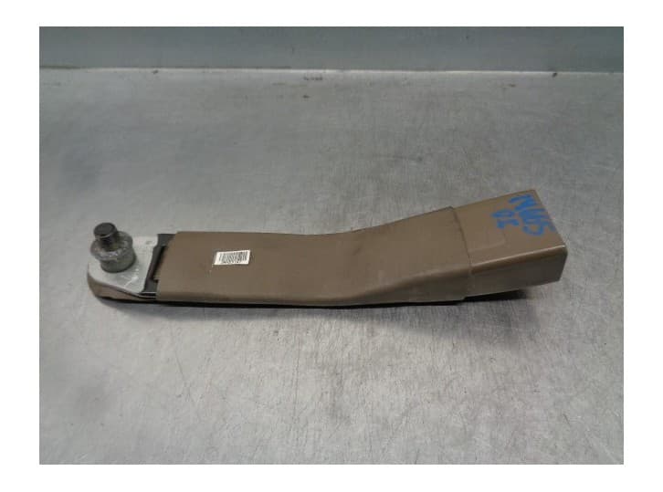 Recambio de enganche cinturon delantero izquierdo para dodge journey 2.0 crd referencia OEM IAM 1AN231K7AB DEL IZQ.