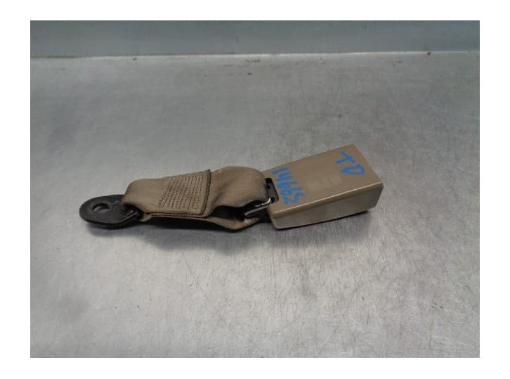 Recambio de enganche cinturon trasero derecho para dodge journey 2.0 crd referencia OEM IAM 1AN181K7AA TRAS DER