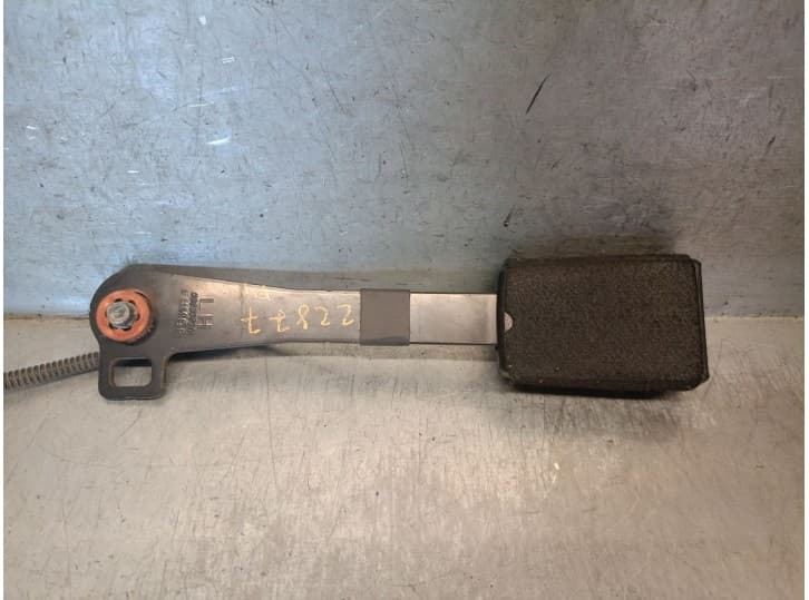 Recambio de enganche cinturon delantero izquierdo para kia pro cee'd (ed) 2.0 crdi 140 referencia OEM IAM 888301H000EQ 888301H00