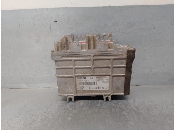 Recambio de centralita motor uce para volkswagen polo iii (6n1) 45 1.0 referencia OEM IAM 030906026AC 0261203744 BOSCH