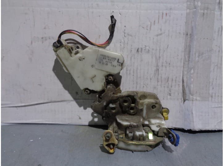 Recambio de cerradura puerta delantera izquierda para nissan vanette cargo furgoneta (hc 23) 2.3 d referencia OEM IAM 8055361U06