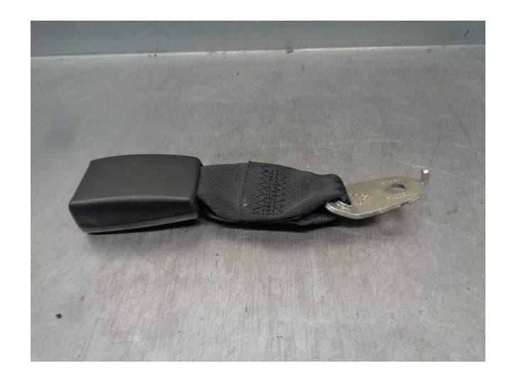 Recambio de enganche cinturon trasero derecho para mazda 3 sedán (bl) 2.2 mzr cd (bl10) referencia OEM IAM BBM4 TRAS DER.