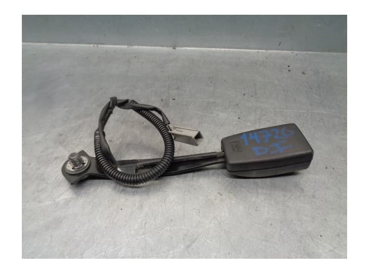 Recambio de enganche cinturon delantero izquierdo para mazda 3 sedán (bl) 2.2 mzr cd (bl10) referencia OEM IAM BBN9 2 PIN DEL IZ