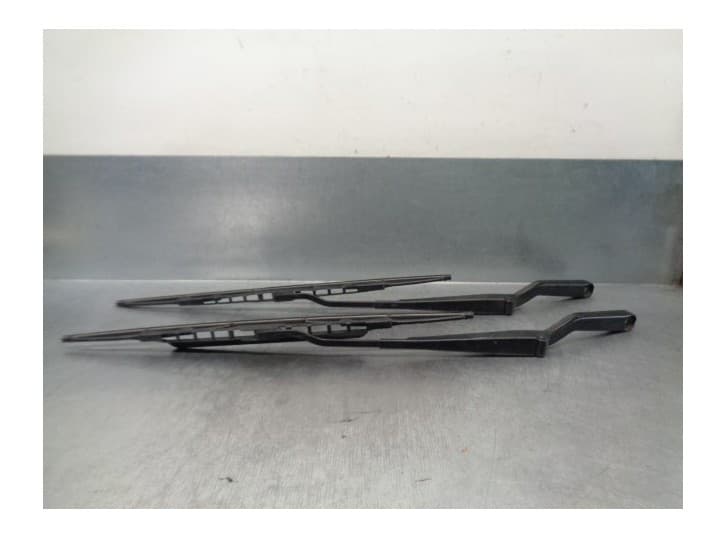 Recambio de brazo limpia delantero derecho para ford puma (ec_) 1.4 16v referencia OEM IAM 1049329