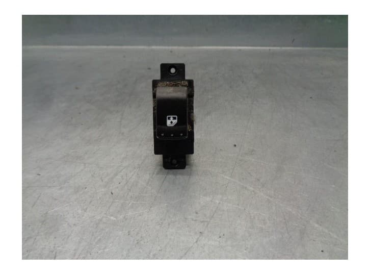 Recambio de mando elevalunas trasero derecho para ssangyong rexton w / rexton 2.0 xdi referencia OEM IAM 202008279
