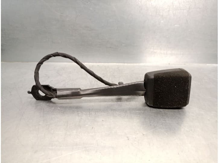 Recambio de enganche cinturon delantero derecho para skoda karoq (nu7, nd7) 1.5 tsi referencia OEM IAM 57A857755E 57A857755E