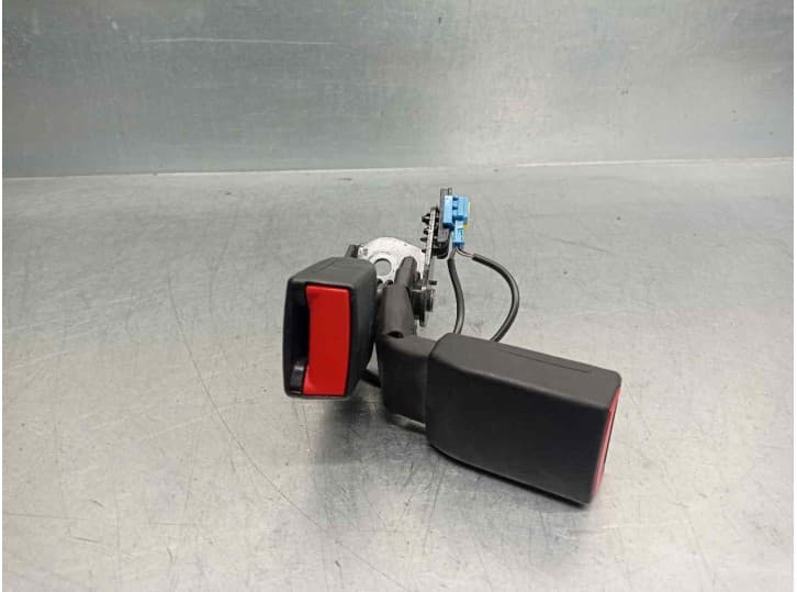Recambio de enganche cinturon trasero derecho para mercedes-benz cla coupé (c117) cla 220 cdi / d (117.303) referencia OEM IAM A