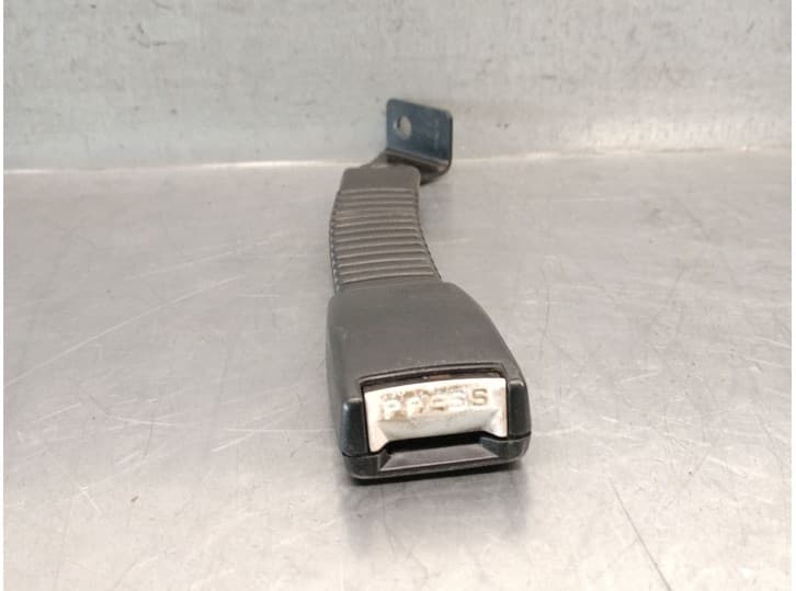 Recambio de enganche cinturon delantero derecho para hyundai galloper ii (jk-01) 2.5 td intercooler referencia OEM IAM P24322 P2