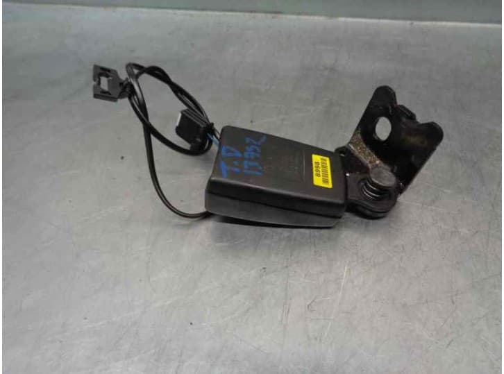 Recambio de enganche cinturon trasero derecho para chevrolet aveo sedán (t300) 1.3 d referencia OEM IAM 95978998 95978998