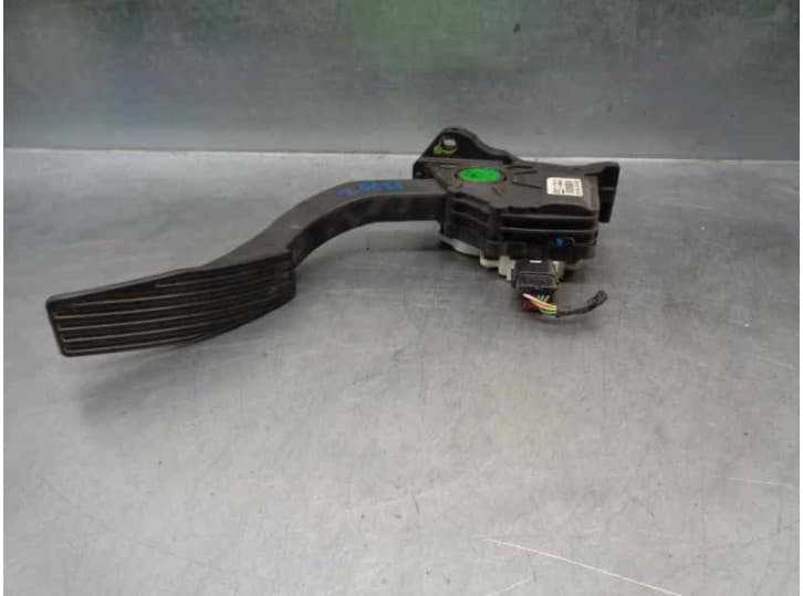 Recambio de potenciometro pedal para chevrolet aveo sedán (t300) 1.3 d referencia OEM IAM 96858781 96858781