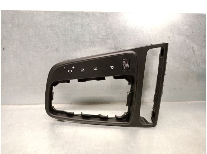 Recambio de guarnecidos palanca cambio para hyundai i20 iii (bc3, bi3) 1.0 t-gdi hybrid 48v referencia OEM IAM 84651Q0100