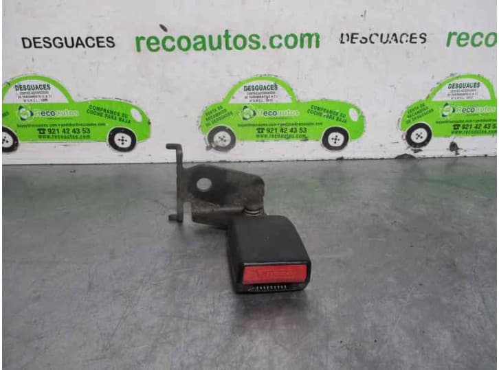 Recambio de enganche cinturon trasero derecho para renault megane ii station wagon (km0/1_) 1.9 dci referencia OEM IAM 699602A