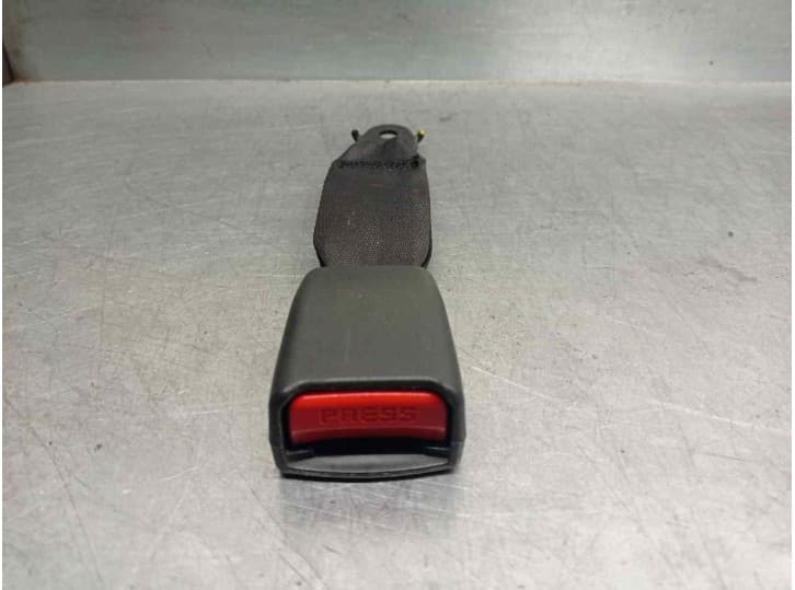 Recambio de enganche cinturon trasero izquierdo para ssangyong kyron 2.0 xdi referencia OEM IAM 06G76 TRA IZQ 5 PUERTAS
