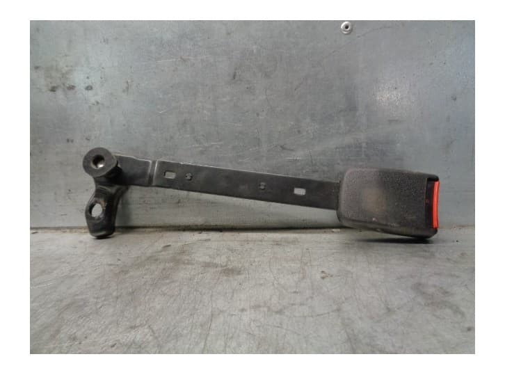 Recambio de enganche cinturon delantero izquierdo para volkswagen passat b5 (3b2) 1.9 tdi referencia OEM IAM 3B0858471 4 PUERTA