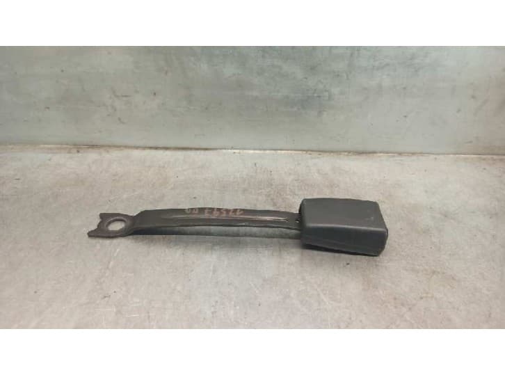 Recambio de enganche cinturon delantero derecho para toyota corolla verso (_e12_) 1.6 vvt-i (zze121_) referencia OEM IAM 7323052