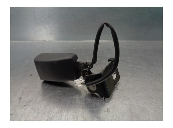 Recambio de enganche cinturon trasero derecho para hyundai i30 (fd) 1.4 referencia OEM IAM 898402L700WK 2 PINES TRAS DER.