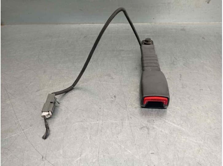 Recambio de enganche cinturon delantero izquierdo para kia rio ii (jb) 1.4 16v referencia OEM IAM 050526 2 PINES 5 PUERTAS
