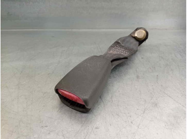Recambio de enganche cinturon trasero derecho para mitsubishi space star monospace (dg_a) 1.3 16v (dg1a) referencia OEM IAM 3190
