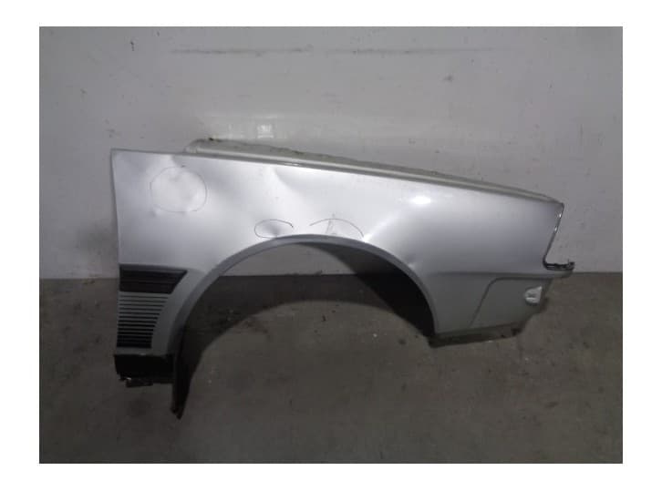 Recambio de aleta delantera derecha para renault 18 variable (135_) 2.0 (1353) referencia OEM IAM 4541445 GRIS