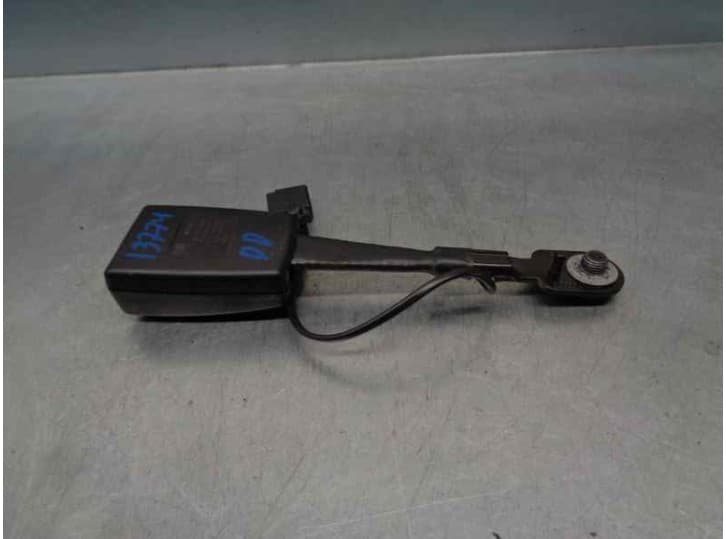 Recambio de enganche cinturon delantero derecho para opel astra j sedán 1.4 turbo (69) referencia OEM IAM 13367897