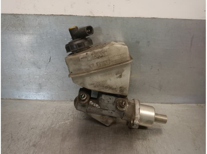 Recambio de bomba freno para renault clio ii (bb_, cb_) 1.5 dci (b/cb07) referencia OEM IAM 7700417826 8200262441B