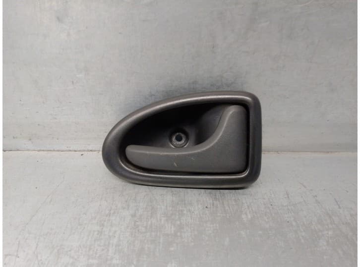 Recambio de maneta interior delantera derecha para renault trafic ii furgoneta (fl) 2.0 dci 90 (fl0h) referencia OEM IAM 8200028