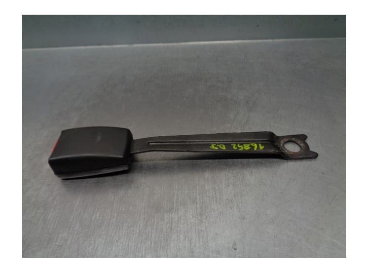 Recambio de enganche cinturon delantero izquierdo para toyota avensis verso (m20) 2.0 referencia OEM IAM 7323052030C0 DEL IZQ.
