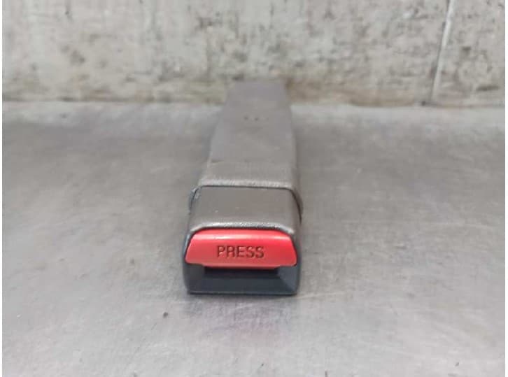 Recambio de enganche cinturon delantero derecho para toyota 4 runner ii (_n13_) 3.0 (vzn130_) referencia OEM IAM
