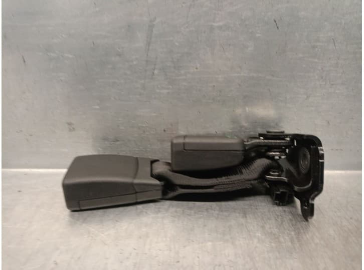 Recambio de enganche cinturon trasero derecho para mercedes-benz cla shooting brake (x118) cla 200 (118.687) referencia OEM IAM