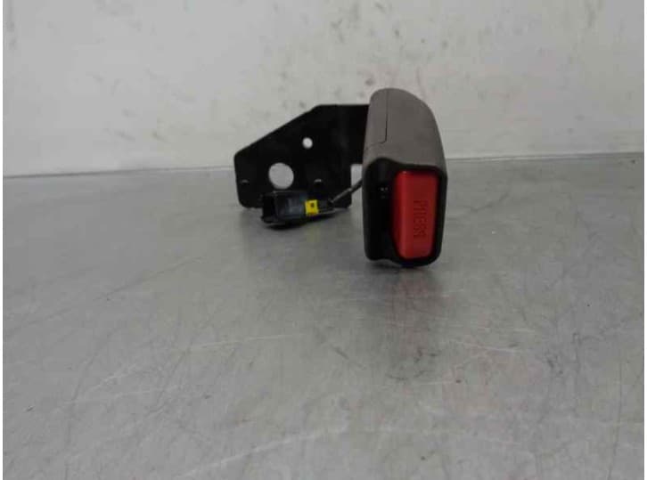 Recambio de enganche cinturon trasero izquierdo para citroën c4 ii (nc_) 1.6 bluehdi 120 referencia OEM IAM 96748537XT
