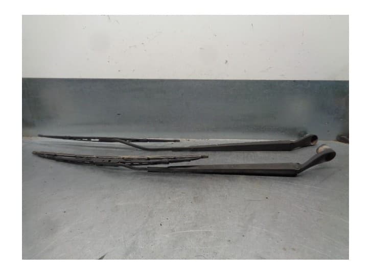 Recambio de brazo limpia delantero derecho para hyundai accent iii (mc) 1.4 gl referencia OEM IAM 983201G001 983201G001
