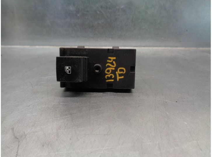 Recambio de mando elevalunas trasero derecho para chevrolet cruze (j300) 1.8 referencia OEM IAM 20933566