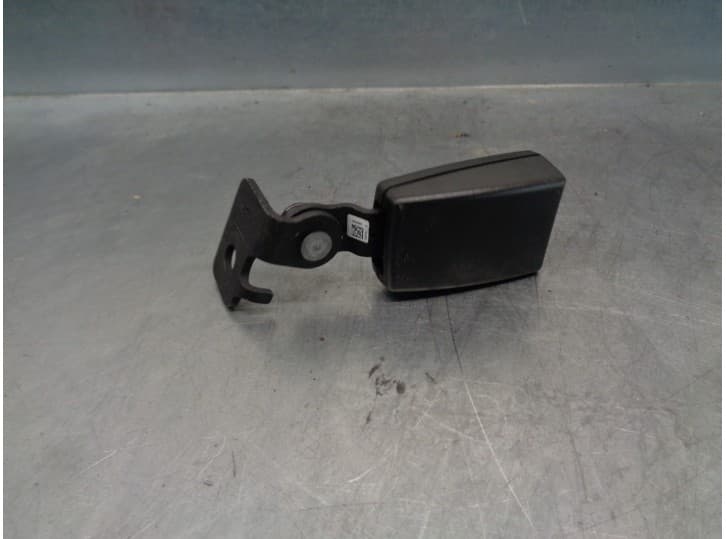 Recambio de enganche cinturon trasero derecho para chevrolet cruze (j300) 1.8 referencia OEM IAM 13251483