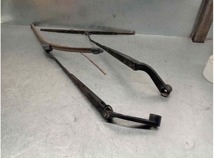 Recambio de brazo limpia delantero derecho para » otros... mahindra gda 4w mahindra gda 4w (2006 - ...) referencia OEM IAM