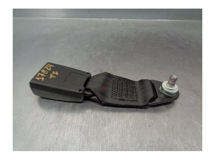 Recambio de enganche cinturon trasero izquierdo para ford ka (ru8) 1.2 referencia OEM IAM 33033400 TRAS IZQ.